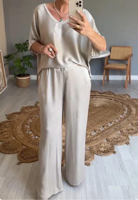 Chiara | Completo Satinato con Taglio Chic
