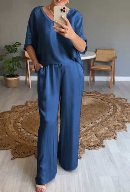 Chiara | Completo Satinato con Taglio Chic