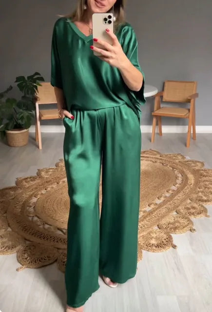 Chiara | Completo Satinato con Taglio Chic